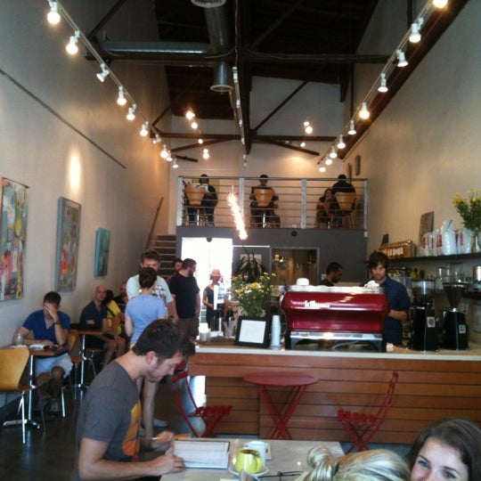 Foto scattata a Bru Coffeebar da phaedra r. il 9/9/2012