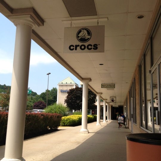crocs philadelphia premium outlets