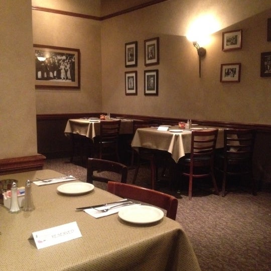 รูปภาพถ่ายที่ Giorgio&#39;s Family Restaurant โดย Danny F. เมื่อ 11/25/2011