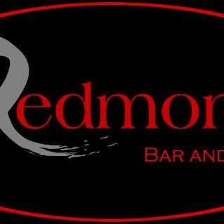 รูปภาพถ่ายที่ Redmond&#39;s Bar and Grill โดย Jeni C. เมื่อ 9/28/2011