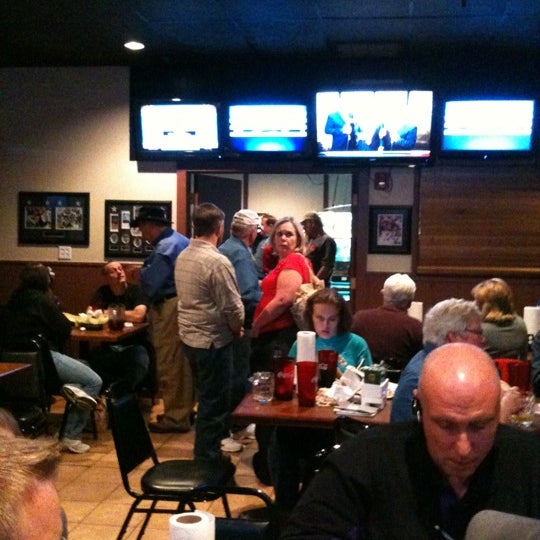 1/5/2012 tarihinde Mary O.ziyaretçi tarafından No Frills Grill &amp; Sports Bar - Arlington, TX'de çekilen fotoğraf