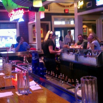 Photo taken at Chili&#39;s Grill &amp; Bar by Billy M. on 11/8/2011