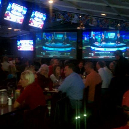 12/30/2011 tarihinde &quot;Diner Dave&quot; B.ziyaretçi tarafından Winners Circle Sports Bar &amp; Grill'de çekilen fotoğraf