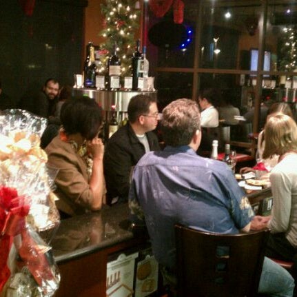 2/11/2012にOscar G.がOC Wine Mart &amp; Tasting Barで撮った写真