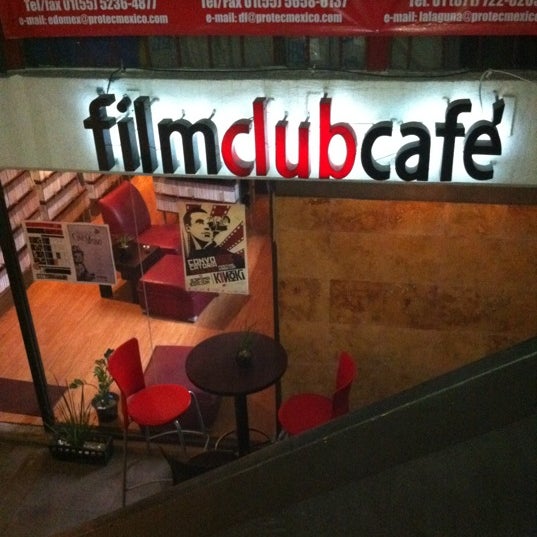 Снимок сделан в Film Club Café пользователем Oscar M. 1/7/2011