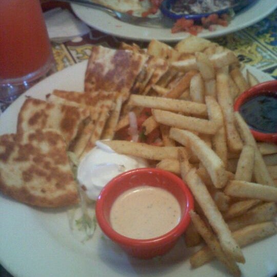 Photo taken at Chili&#39;s Grill &amp; Bar by Rachel S. on 8/26/2011