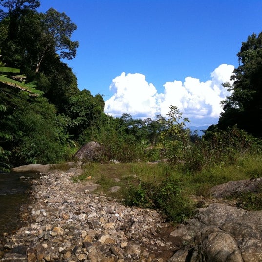 Photo taken at Moh Pang Waterfall by Oliver S. on 11/2/2011
