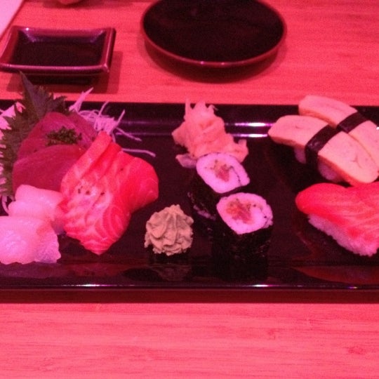 Photo taken at Ono Japanese Dining by Roeland d. on 3/1/2012