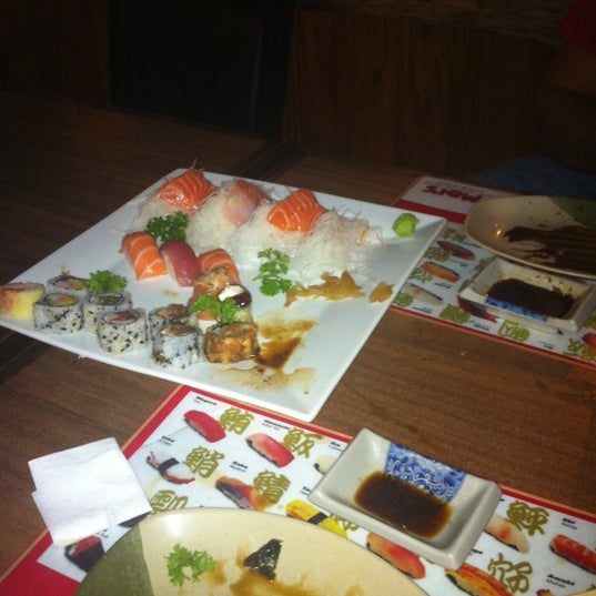4/13/2012 tarihinde Raphael C.ziyaretçi tarafından Sushi Mart'de çekilen fotoğraf