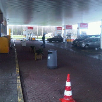 Photo taken at Shell by Hans G. on 1/9/2012