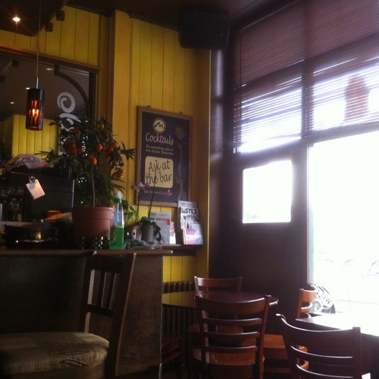 4/11/2011 tarihinde ᴡ C.ziyaretçi tarafından Mango Thai Tapas Bar'de çekilen fotoğraf