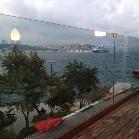 9/7/2012 tarihinde Küçük Kara Balıkziyaretçi tarafından Vira Balık Restaurant'de çekilen fotoğraf
