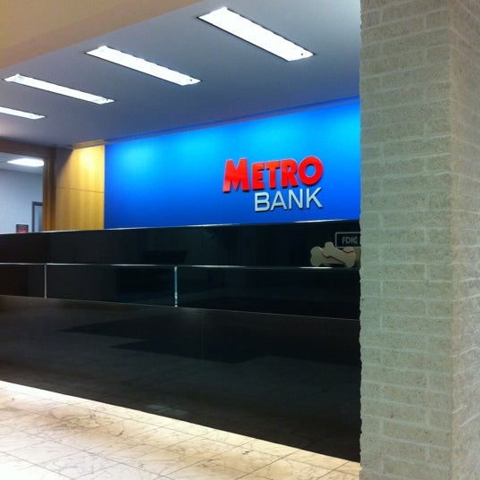 Метро банк телефон. Metro Bank. Metro Bank Branch. Прогресс банк. Беговая банкт метро банки.