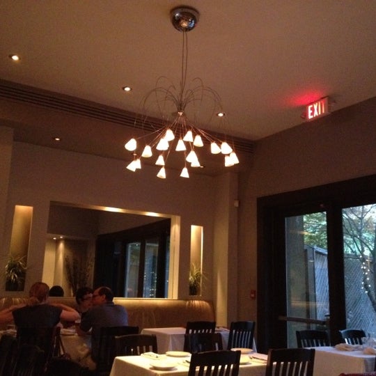 9/2/2012에 Tara S.님이 Villa Restaurant에서 찍은 사진