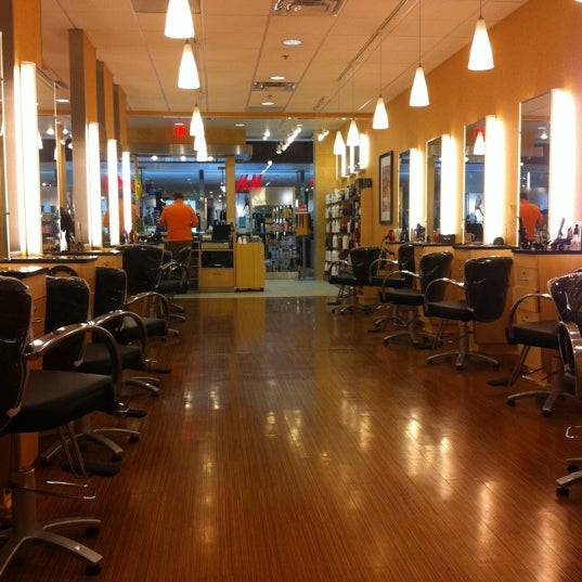 Regis Salon - Galleria - Salon / Barbershop in Saint Louis