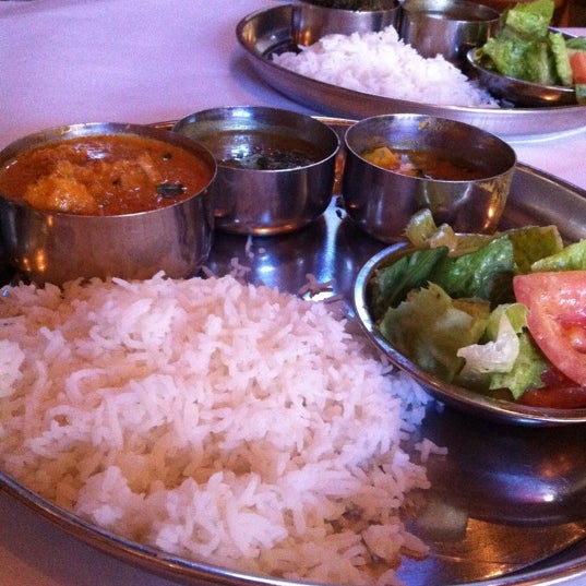 รูปภาพถ่ายที่ All India Cafe โดย Lou H. เมื่อ 10/11/2011
