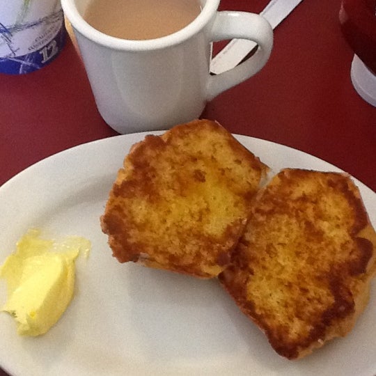 3/20/2012にStacy R.がDempsey&#39;s Breakfast and Lunchで撮った写真