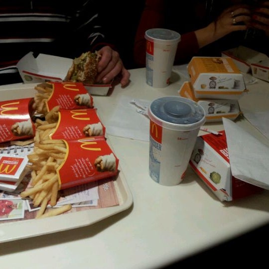รูปภาพถ่ายที่ McDonald&#39;s โดย Michael S. เมื่อ 1/12/2012