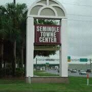 8/27/2011 tarihinde Jenn C.ziyaretçi tarafından Seminole Towne Center'de çekilen fotoğraf