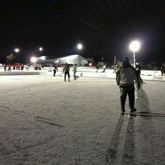 Foto tomada en U.S. Pond Hockey Championship  por Mitchell H. el 1/21/2012