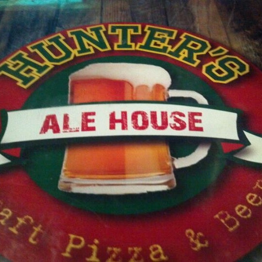 Foto tirada no(a) Hunter&#39;s Ale House por Brandon M. em 3/16/2012
