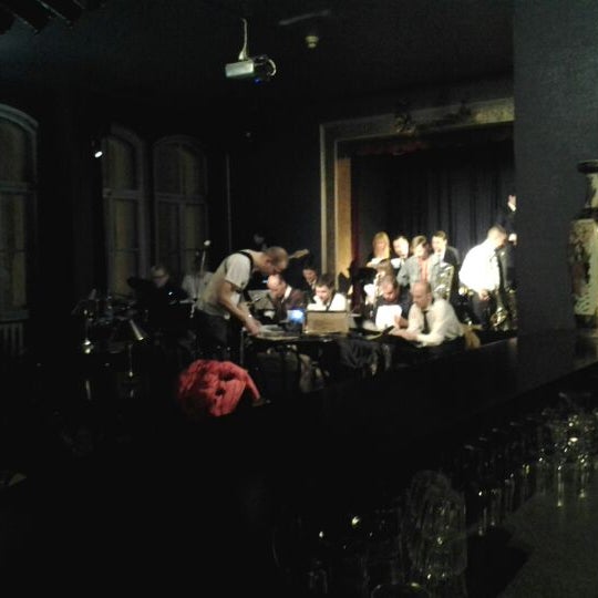 1/9/2012 tarihinde Eriks K.ziyaretçi tarafından Hamlets, teātris - klubs'de çekilen fotoğraf