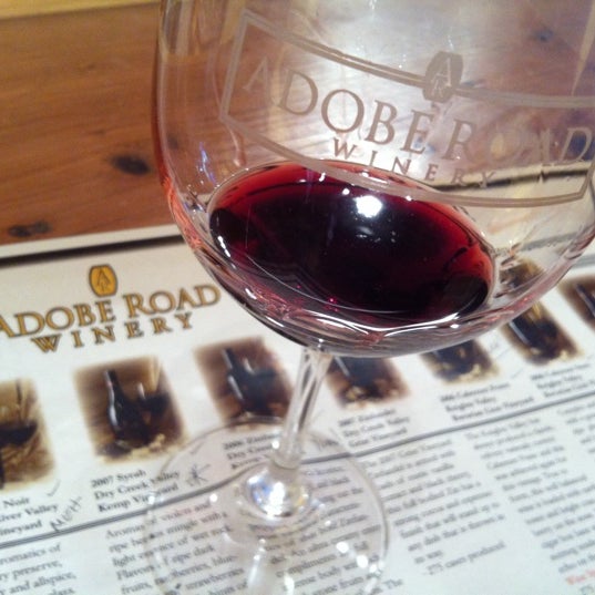 Foto diambil di Adobe Road Winery oleh Joslyn B. pada 5/28/2011