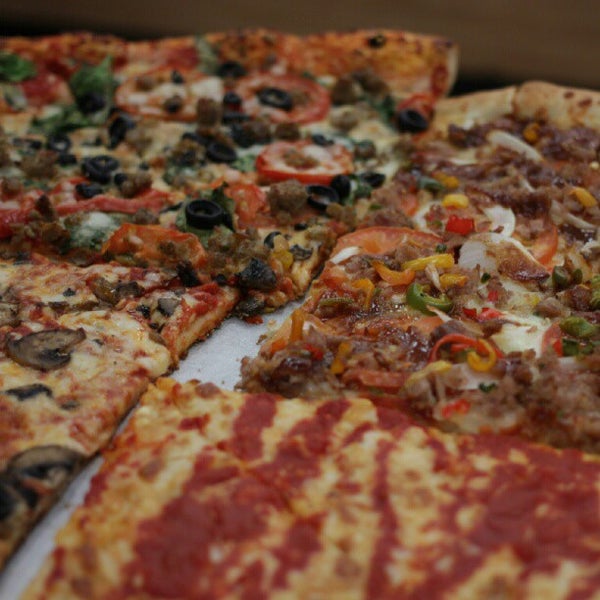 8/31/2012 tarihinde Chuco T.ziyaretçi tarafından Kaimuki&#39;s Boston Style Pizza'de çekilen fotoğraf
