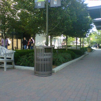 Foto diambil di The Mall at Partridge Creek oleh Jason Y. pada 9/24/2011