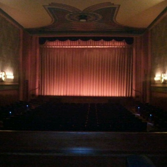 2/20/2012にJosh L.がCampus Theatreで撮った写真