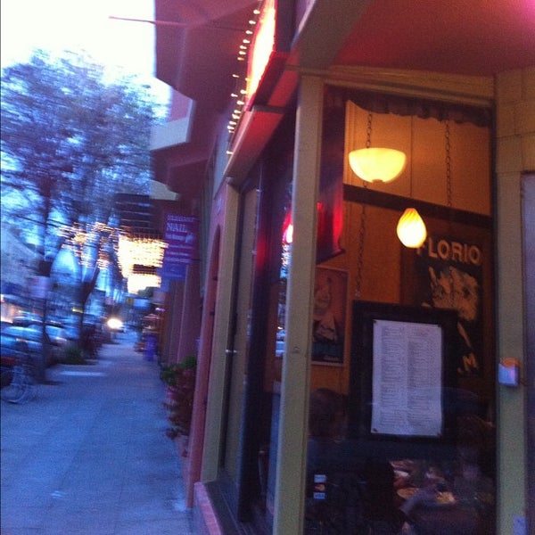 Photo taken at Diesel, A Bookstore by Evangeline B. on 3/27/2012