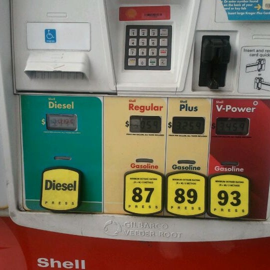 รูปภาพถ่ายที่ Shell โดย Dwayne K. เมื่อ 12/27/2011