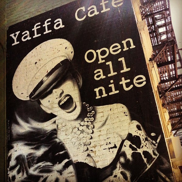 Foto tirada no(a) Yaffa Cafe por Artur S. em 5/21/2012