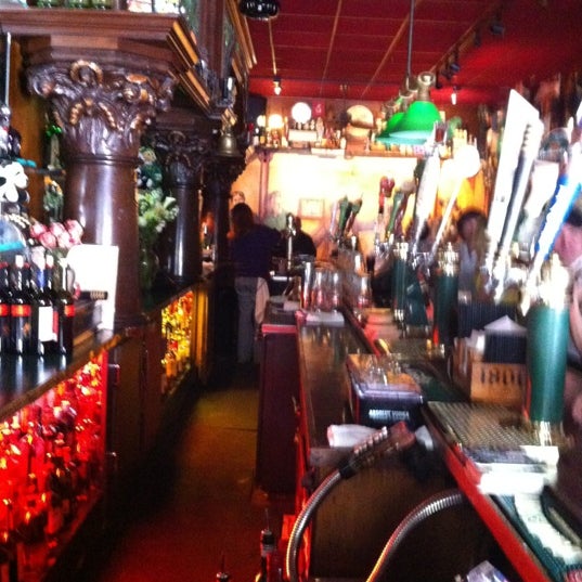 Снимок сделан в O&#39;Reilly&#39;s Irish Pub &amp; Restaurant пользователем Elizabeth D. 4/8/2012