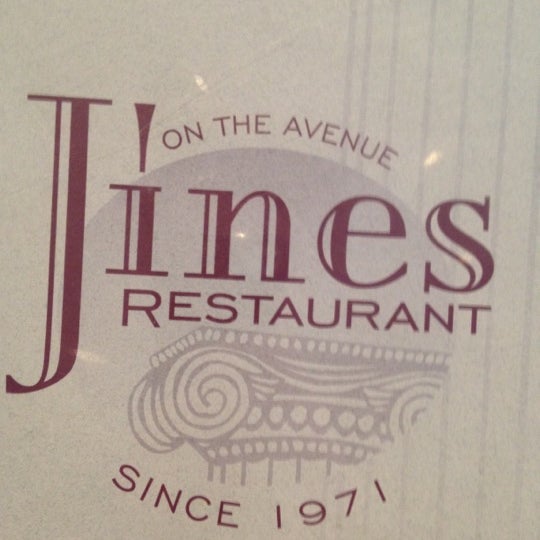 รูปภาพถ่ายที่ Jines Restaurant โดย Don C. เมื่อ 4/29/2012
