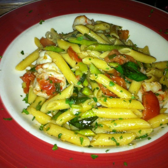 Снимок сделан в Da Marino Restaurant пользователем Elizabeth H. 4/30/2012