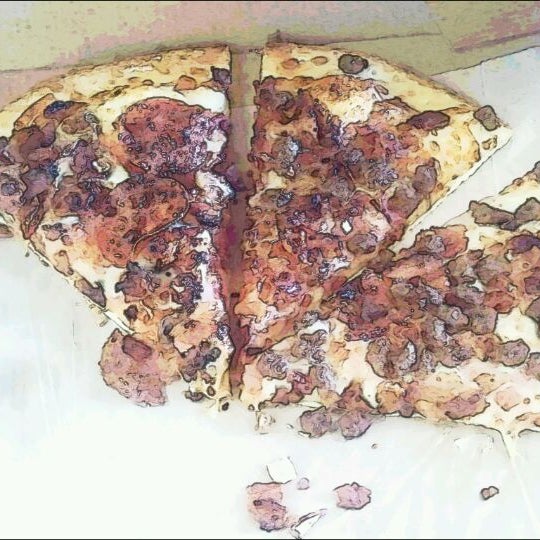 รูปภาพถ่ายที่ Gatti&#39;s Pizza โดย Nick L. เมื่อ 6/19/2012