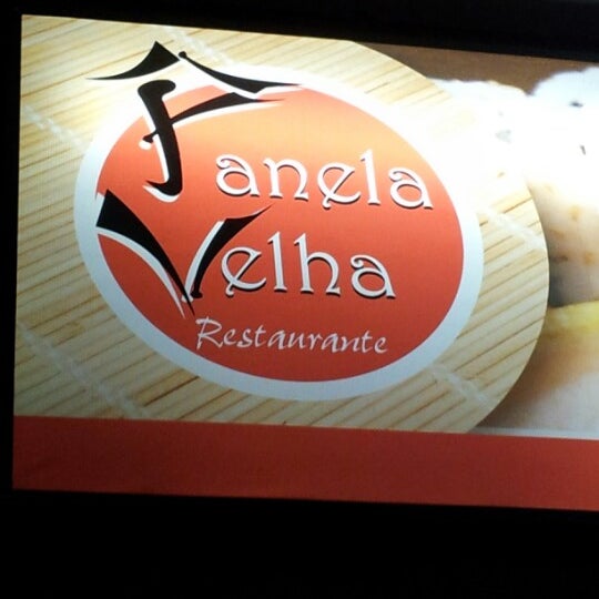 รูปภาพถ่ายที่ Panela Velha Sushi Bar โดย André E. เมื่อ 8/26/2012