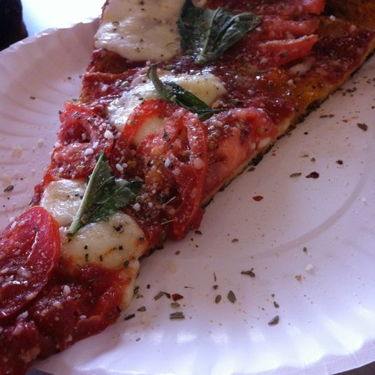 5/30/2012 tarihinde Troy J.ziyaretçi tarafından Peace A Pizza'de çekilen fotoğraf