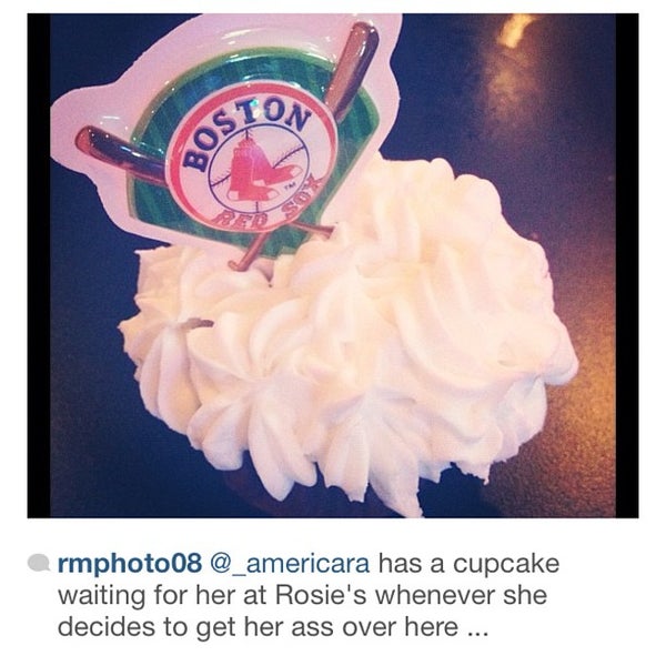 รูปภาพถ่ายที่ Rosie&#39;s Sports Pub &amp; Grille โดย Cara K. เมื่อ 4/29/2012