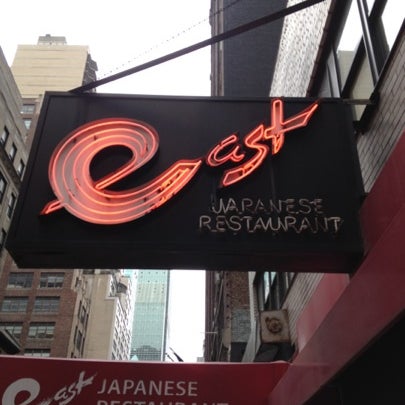 Foto tirada no(a) East Japanese Restaurant por Robert S. em 7/19/2012