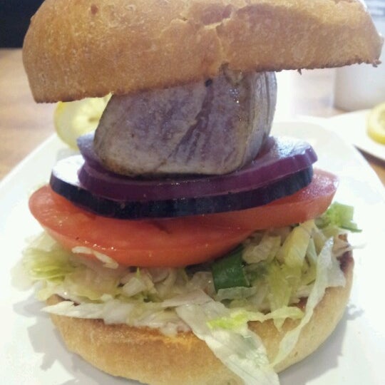 Foto tomada en Hook Burger Bistro  por Pleasure Palate el 8/9/2012