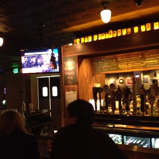 2/25/2012にManuel B.がRudy&#39;s Barで撮った写真