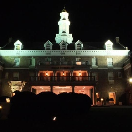 Photo taken at Molly Pitcher Inn by Hanno B. on 3/31/2012