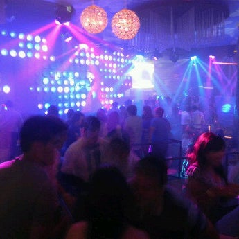 Photo taken at Disco Rockie by Ricardo C. on 4/19/2012