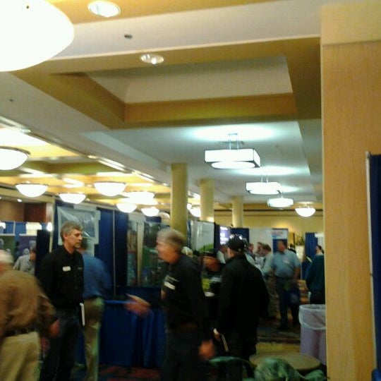 Foto scattata a Hotel Eleganté Conference and Event Center da Zachary B. C. il 2/15/2012