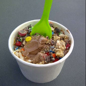 6/15/2012 tarihinde Jason W.ziyaretçi tarafından My Yo My Frozen Yogurt Shop'de çekilen fotoğraf