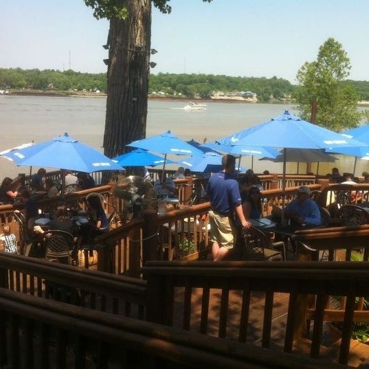Photo taken at Captains Quarters Riverside Grille by Susan E. on 5/18/2012