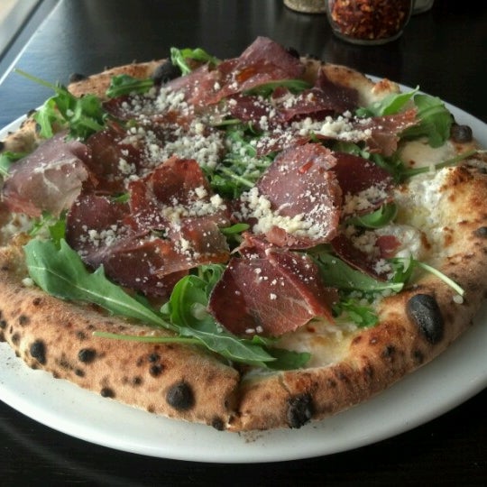 Foto tirada no(a) Pizza CS por Jessica L. em 6/26/2012