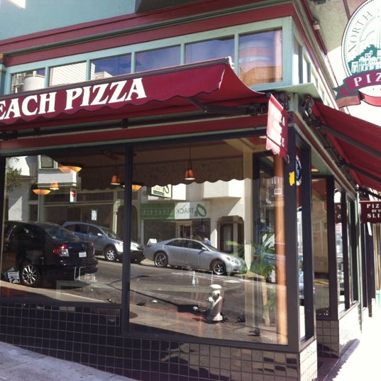 Foto tirada no(a) North Beach Pizza por Bob Q. em 8/21/2012